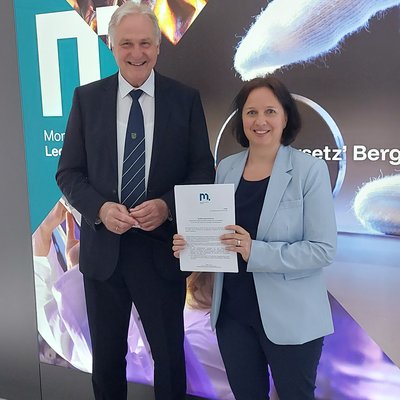 Rektor Peter Moser und Priv.-Doz. Dr.mont Nina Schalk. Foto: © MUL