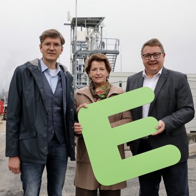 Thomas Kienberger (Montanuniversität Leoben) Landesrätin Ursula Lackner, Energie-Steiermark-Vorstandsdirektor Martin Graf (v.l.). © symbol