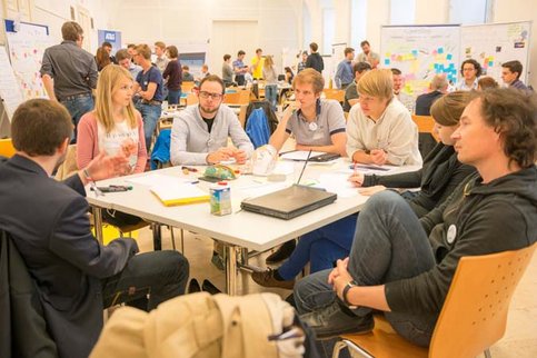 24 Stunden statt 42 Kilometer: Der 1. TU Austria Innovations-Marathon dreht sich um innovative Antworten für reale Fragestellungen aus der Industrie - von Studierenden und innerhalb von nur 24 Stunden. 