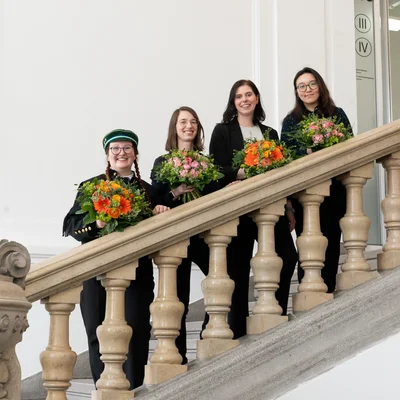 Die Preisträgerinnen des Wissenschaftspreises für Montanistinnen 2025: v.l.n.r. Elena Dvorak, BSc.(Kategorie Bakkalaureat), Mag. Dr. Alice Lassnig (Kategorie Postdoc) vom , Dipl.-Ing. Magdalena Kirchmair (Kategorie Master) und Xiangyun Shi, MSc. (Kategorie Praedoc). Foto: © MUL/Tauderer