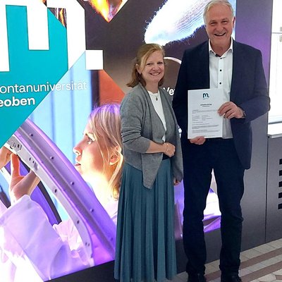 Priv.-Doz. Dr.-Ing. Verena Maier-Kiener und Rektor Peter Moser. Foto: © MUL