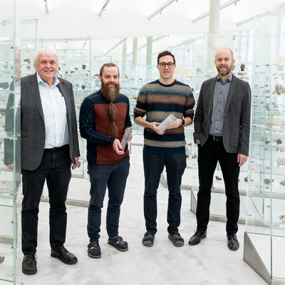 v.l.n.r.: Univ.-Prof. Dr. Reinhard Sachsenhofer, Joel Bensing, MSc, Dipl.-Ing. Lukas Skerbisch und Univ.-Prof. Dr. David Misch widmen sich im Rahmen des FFG-Projekts "H2Cavern" der Erforschung innovativer Möglichkeiten zur Wasserstoffspeicherung in österreichischen Salzkavernen. Foto: © MUL/Tauderer