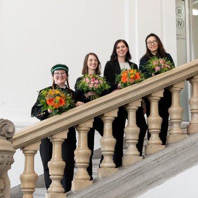 Die Preisträgerinnen des Wissenschaftspreises für Montanistinnen 2025: v.l.n.r. Elena Dvorak, BSc.(Kategorie Bakkalaureat), Mag. Dr. Alice Lassnig (Kategorie Postdoc) vom , Dipl.-Ing. Magdalena Kirchmair (Kategorie Master) und Xiangyun Shi, MSc. (Kategorie Praedoc). Foto: © MUL/Tauderer