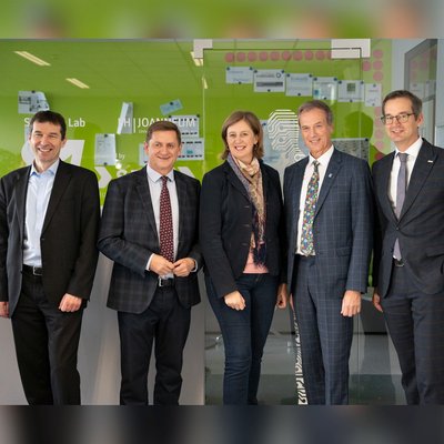 Foto v.l.: Helmut Antrekowitsch (Vizerektor für Forschung und Nachhaltigkeit der Montanuniversität Leoben), Kurt Wallner (Bürgermeister Stadt Leoben), Barbara Eibinger-Miedl (Wirtschafts- und Wissenschaftslandesrätin), Friedrich Kratzer (Bürgermeister Stadtgemeinde Kapfenberg), Martin Payer (kaufmännischer Geschäftsführer FH JOANNEUM). 