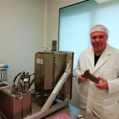 Dr. Johann Mogeritsch mit dem für das Projekt entwickelten Bodenmodell im E-USOC an der Polytechnischen Universität Madrid