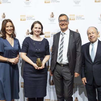 Gruppenfoto von der Preisverleihung in Wien mit von links Dr. Mariella Schurz (B&C), Priv.-Doz. Dr. Megan Cordill (ESI), Univ.-Prof. Dr. Christian Mitterer (Montanuni), Dr. Erich Hampel (B&C)
