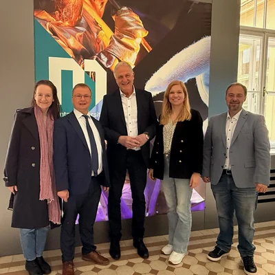 v.l.n.r.: Dr. Karoline Gritzner, Prof. Dr.-Ing. Uwe Mahn, Rektor Peter Moser, Dr.-Ing. Susanne Feiel, Dipl.-Ing. Dr.mont. Volkmar Kircher Foto: © MUL