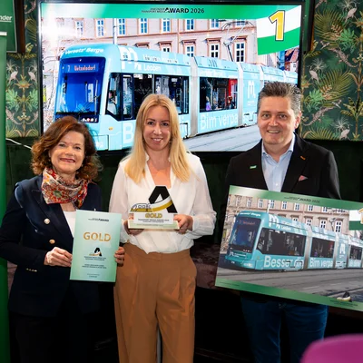 Christina Holweg, Vizerektorin für Marketing und Stakeholder Management (links), Mag. Birgit Stampfl, Leiterin der Abteilung Marketing & Communication (mitte) und Mag. Bernd Schönegger, Geschäftsführer der Ankünder GmbH. Foto: © MUL/Tauderer