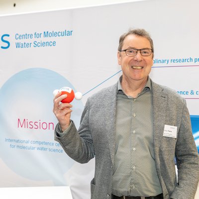 Univ.-Prof. Dr. Oskar Paris, Leiter des Lehrstuhls für Physik, nahm an der feierlichen Inauguration des Center for Molecular Water Science (CMWS) in Hamburg teil. Foto: © Privat