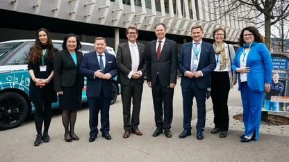 Bei der Eröffnung des ersten MINT-Kongresses v.l.: Andrea Pichler (Bildungsdirektion Obersteiermark Ost), Elisabeth Meixner (Bildungsdirektorin), Landesrat Werner Amon, BM Martin Polaschek, MUL-Rektor Wilfried Eichlseder, Leobens Bürgermeister Kurt Wallner, Julia Mayerhofer-Lillie (MINT-Koordinatorin MUL), Sektionschefin Doris Wagner