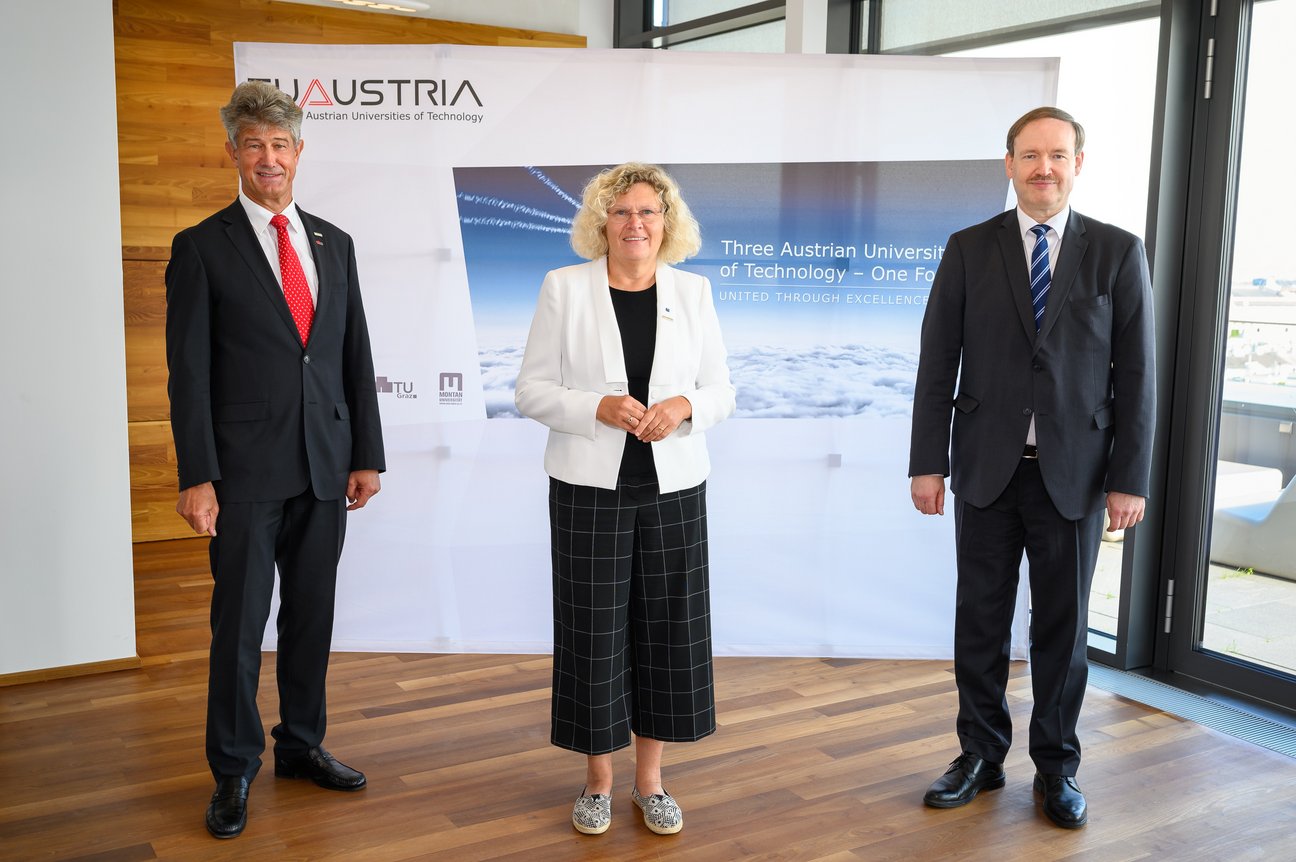 Gruppenfoto Harald Kainz, Sabine Seidler und Christian Helmenstein
