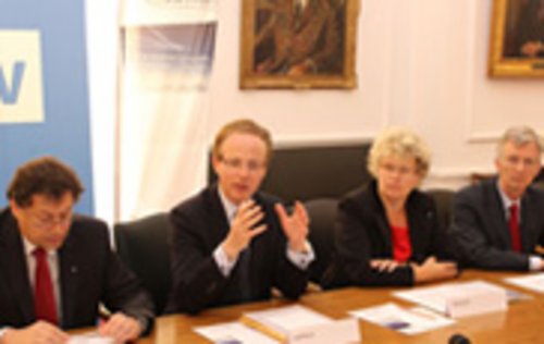 Wilfried Eichlseder, Georg Kapsch, Sabine Seidler, Bernhard Hofmann-Wellenhof.