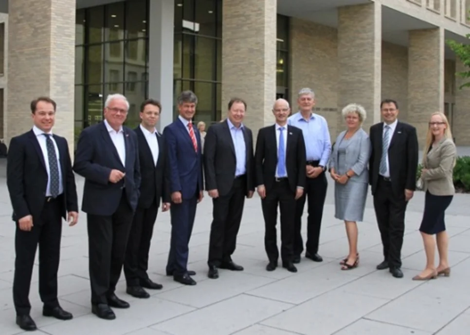 TU Austria trifft TU9: Rektor Harald Kainz (4.v.l.), Rektorin Sabine Seidler (3.v.r.) und Rektor Wilfried Eichlseder (2.v.r.) mit dem TU9- Präsidenten Hans Jürgen Prömel (5.v.r) und weiteren Vertretern führender Technischer Universitäten Deutschlands.
