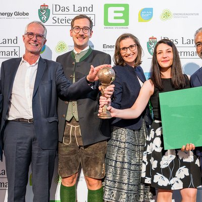 Gewinnerinnen und Gewinner Rubrik Forschung von links: Rubrikpate Christian Purrer (Energie Steiermark), Harald Raupenstrauch, Stefan Windisch-Kern, Alexandra Holzer (Team Montanuniversität Leoben), Aida Hartleb und Raul Estrada Vazquez (Team FH JOANNEUM)