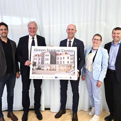 v.l.n.r.: Dr. Remo Taferner (Geschäftsführung und ZAT Startup Betreuung), Rektor Peter Moser (Montanuniversität Leoben), Dipl.-Ing. Willibald Ehrenhöfer (steirischer Landesrat für Wirtschaft, Arbeit, Finanzen, Wissenschaft und Forschung), Dr. Manuela Raith (Vizerektorin für Finanzen und Infrastruktur, Montanuniversität) und Univ.-Prof. Helmut Antrekowitsch (Vizerektor für Forschung und Nachhaltigkeit, Montanuniversität). Foto: © ZAT