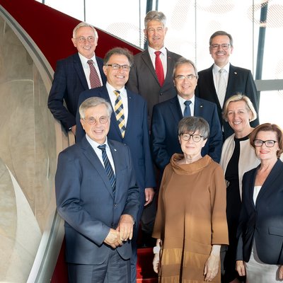 Das Bild zeigt die Rektor*innen bei der 10-Jahresfeier der Steirischen Hochschulkonferenz.