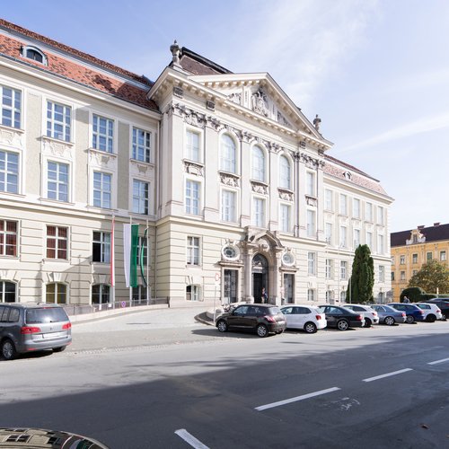 Hauptgebäude der MUL