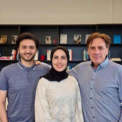 Gruppenfoto der drei Personen