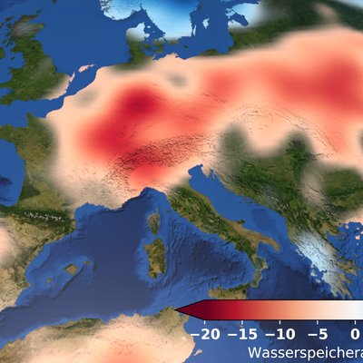 Ein computergeneriertes Satellitenbild von Europa, auf dem zur Darstellung von fehlendem Grundwasser zahlreiche Bereiche rot gefärbt sind.