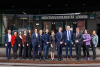 v.l.n.r.: Klubobmann Lukas Schnitzer, Bildungsdirektorin Elisabeth Meixner, Rektorin Beatrix Karl (Pädagogische Hochschule Steiermark), MINT-Beauftragte Julia Mayerhofer-Lillie (Montanuniversität Leoben),  Andrea Pichler (Leitung des Bereichs Pädagogischer Dienst) , AWS-GF Gerfried Brunner, Sektionschefin Barbara Weitgruber , Vizebürgermeisterin Birgit Sandler (Stadt Leoben), Landesrat Stefan Hermann, Rektor Peter Moser (Montanuniversität Leoben), Bundesminister Martin Polaschek, Sektionschefin Doris Wagner, Vizerektorin Christina Holweg (Montanuniversität Leoben). Foto: ©  MUL/Stöbbauer. 