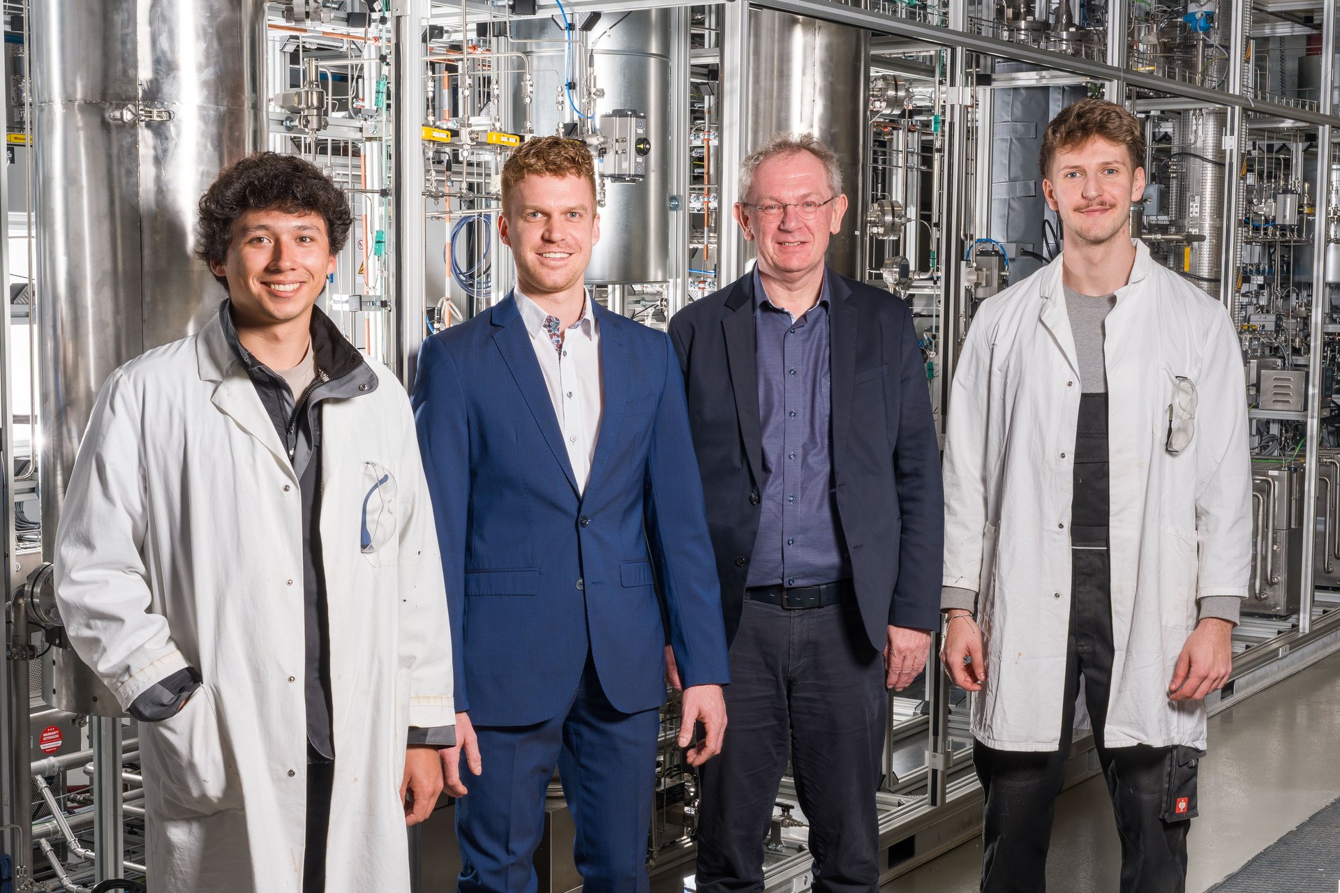 v.l.n.r.: Dipl.-Ing. Enzo Komatz, Dr. Christoph Markowitsch, Univ.-Prof. Markus Lehner und Dipl-Ing. Severin Sendlhofer (alle vom Lehrstuhl für Verfahrenstechnik des industriellen Umweltschutzes). Foto: © MUL/Tauderer.