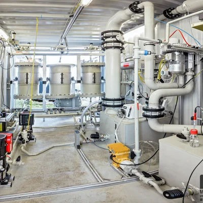 Das Innere der mobilen ReNOx-Abwasserreinigungsanlage