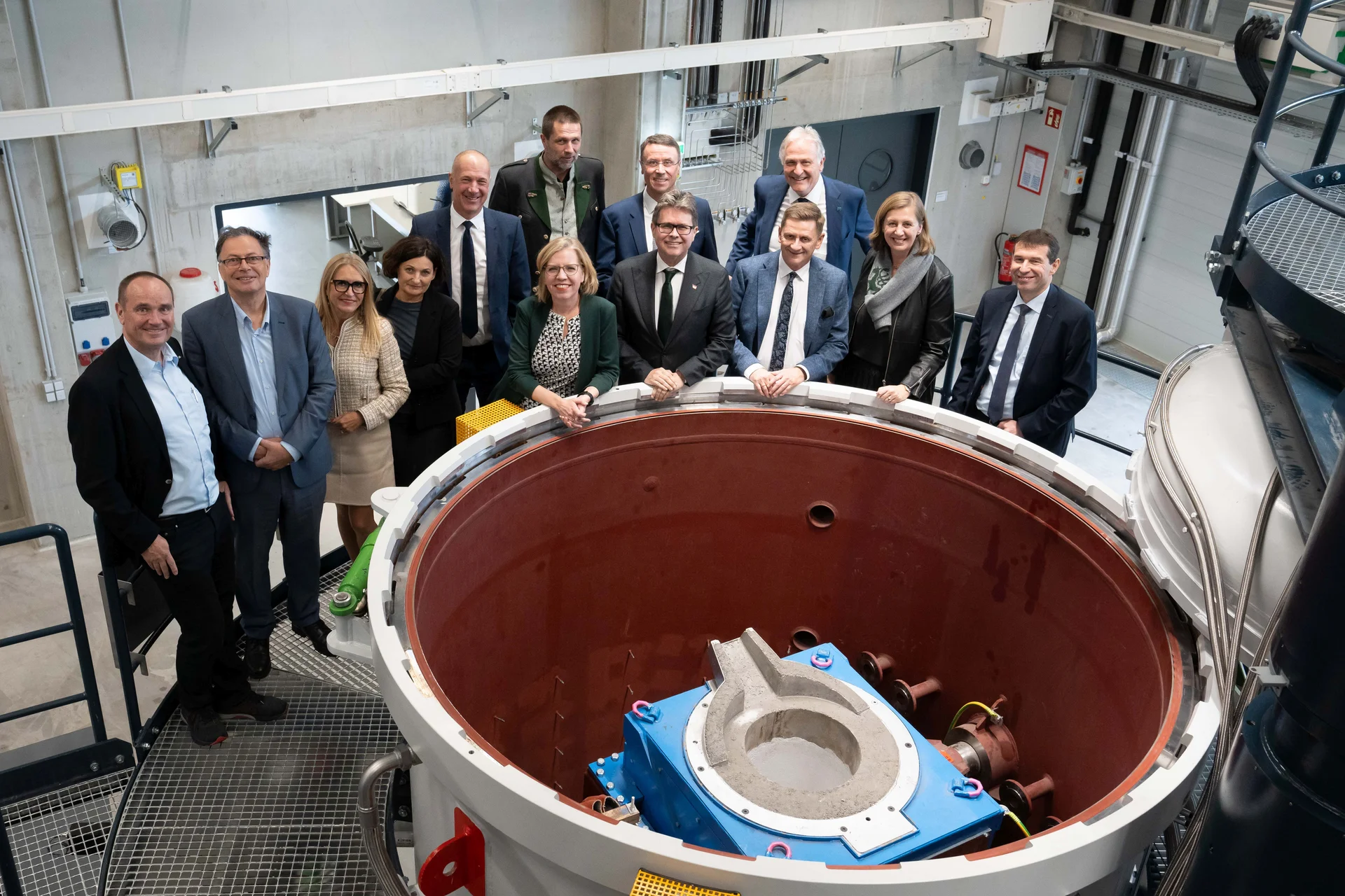 Im Beisein zahlreicher Ehrengäste wurde am Donnerstag, den 17. Oktober 2024 das neue Forschungszentrum für Wasserstoff und Kohlenstoff in Leoben-Leitendorf feierlich eröffnet. Foto: MUL/Tauderer