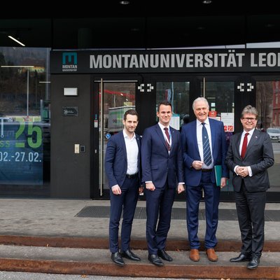 v.l.n.r.: Klubobmann Lukas Jakob Schnitzer, Landesrat Stefan Hermann, Rektor Peter Moser und Bundesminister Martin Polaschek, Foto: © MUL/Stöbbauer.