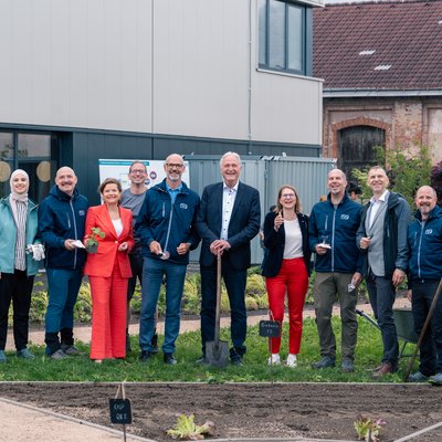 v.l.n.r.: Corina Pacher (Education Project Manager RIC), Nadine Abu Zahra (Lehrstuhl für Allgemeine und Analytische Chemie, MUL), Stefan Pestl (Leiter Unternehmenskommunikation RAG Austria AG), Christina Holweg (Vizerektorin für Marketing und Stakeholdermanagement der MUL), Robert Obenaus-Emler (Head of RIC Leoben, Coordinator of SCoRe A+ Hydrogen and Carbon), Siegfried Kiss (Leiter Business Development RAG Austria AG), Rektor Peter Moser (MUL), Manuela Raith (Vizerektorin für Finanzen und Infrastruktur der MUL), Markus Kainz (Project Director H2EU+Store und Leiter RAG Energy Valley bei RAG Austria AG), Thomas Prohaska (Vizerektor für Lehre und Internationales) und Ekkehardt Klein (RAG Austria AG). Foto: © MUL/Thomas Fazokas 