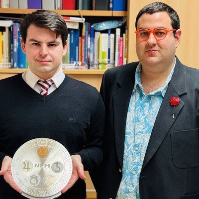 Die Professoren des Lehrstuhls für Nichteisenmetallurgie präsentieren ihre Ergebnisse.