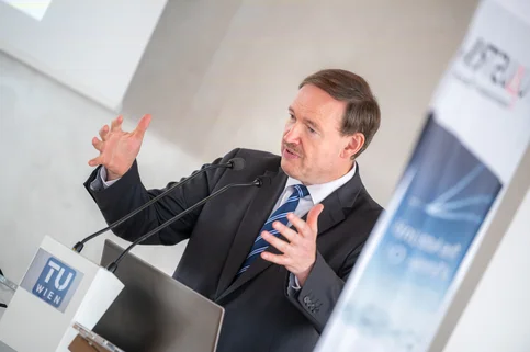 Christian Helmenstein am Rednerpult