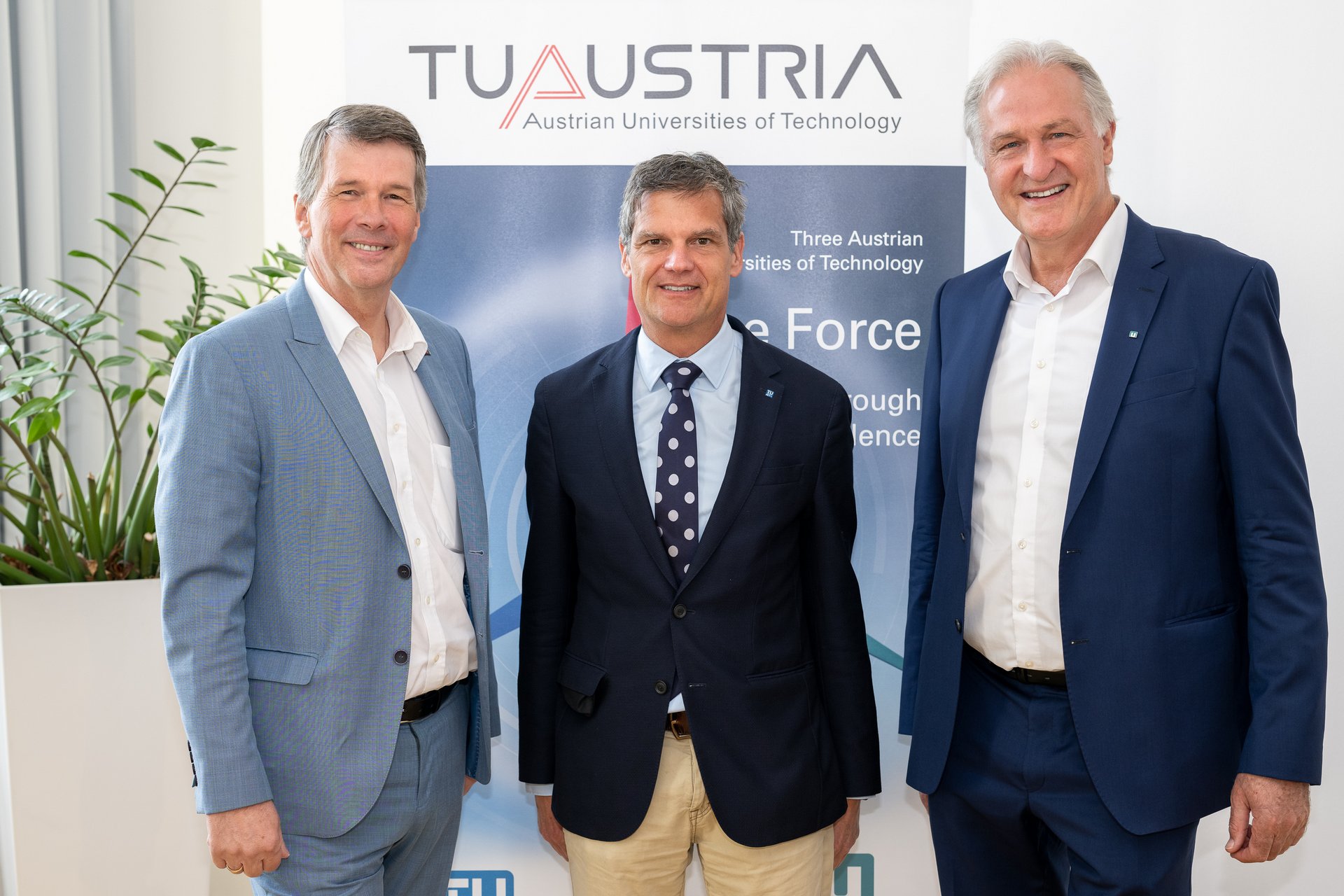 (v.l.n.r.) Rektor Horst Bischof (Technische Universität Graz), Rektor Jens Schneider (Technische Universität Wien) und Rektor Peter Moser (Montanuniversität Leoben). Foto: TU Austria/Matthias Heisler