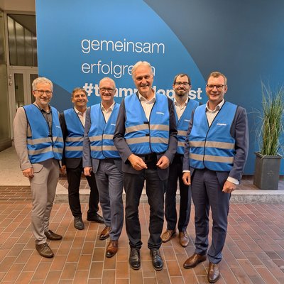 v.l.n.r.: Univ.-Prof. Gerald Pinter, Dipl.-Ing. Erwin Mayrbäurl, CFO Mag. Armin Hessenberger, Rektor Univ. Prof. Peter Moser, Dr. Florian Arbeiter, CEO Mag. Nikolaus Neuber. Foto: © Vilja Rohrer (Poloplast)