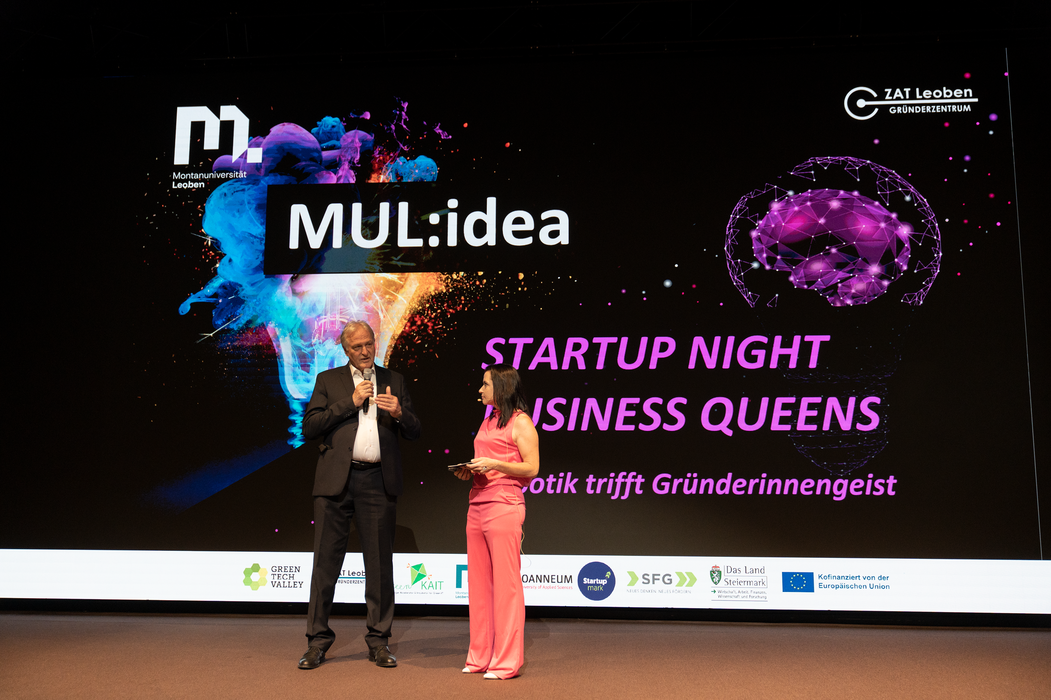 Rektor Peter Moser und Angelika Hierzer-Königsberger vom ZAT. Foto: © MUL/Schnehen 